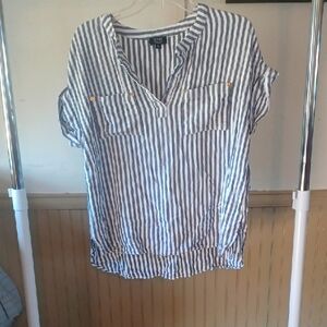 Jones New York White and Blue Dolman Sleeve Blouse